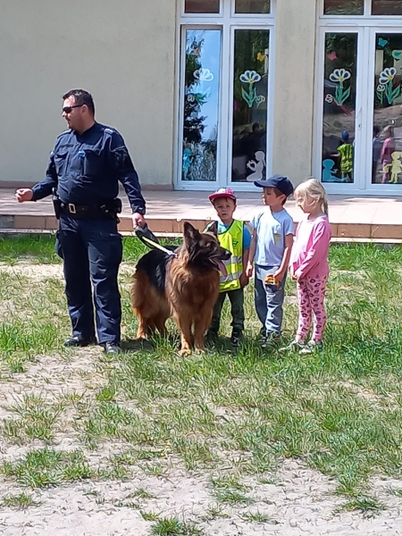 Spotkanie z Panem Policjantem Marcinem i jego psem Radarem